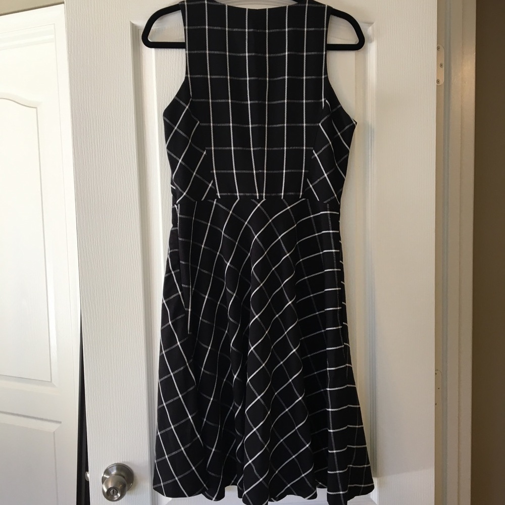 Lord & Taylor - Fit & Flare dress - Size 6 - Picture 4 of 4